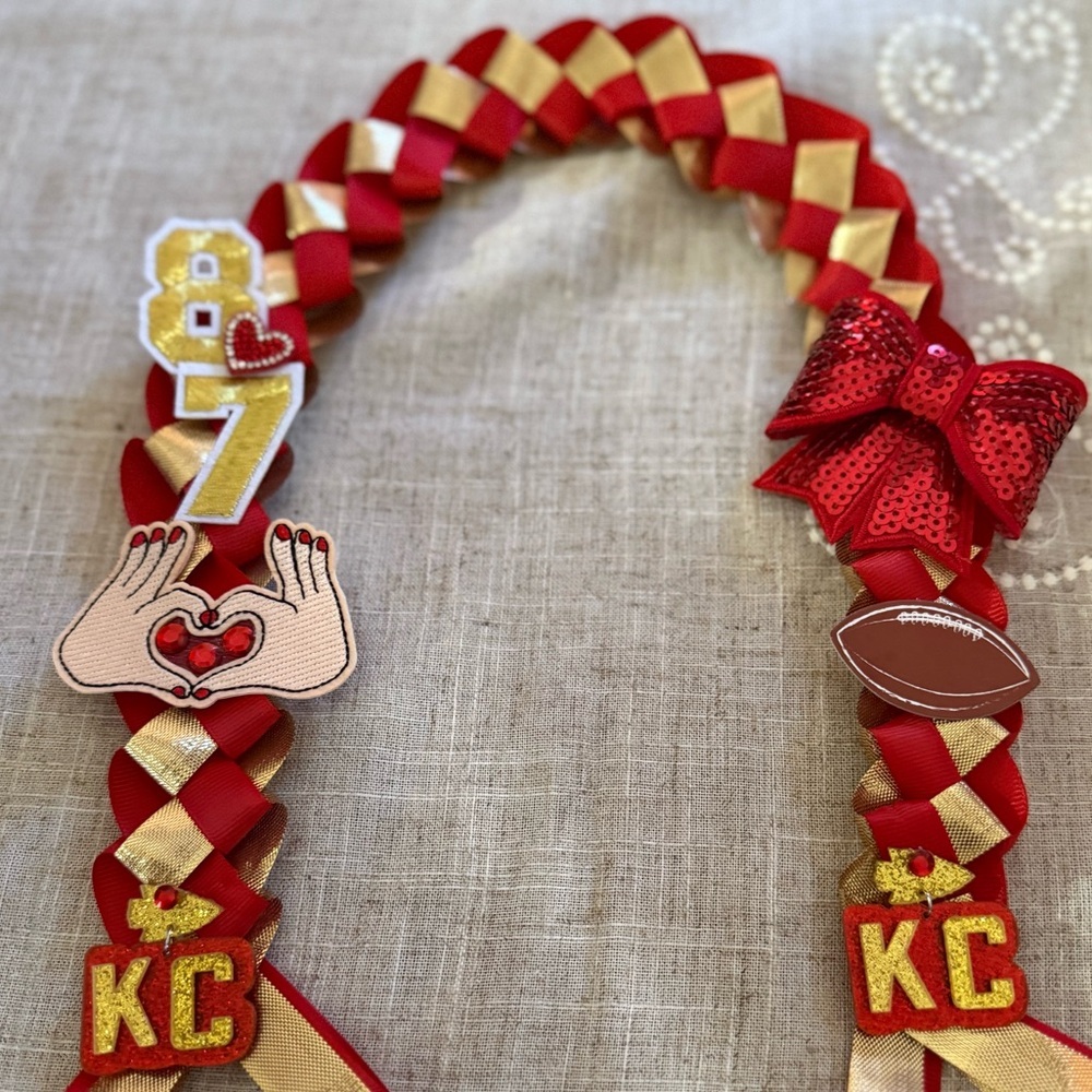 Custom Graduation Lei, Birthday Lei 
Money Lei Class of 2024 rose /gold - Picture 14 of 17